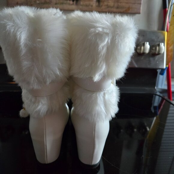 White Boots with Bows 8 - Picture 3 of 4